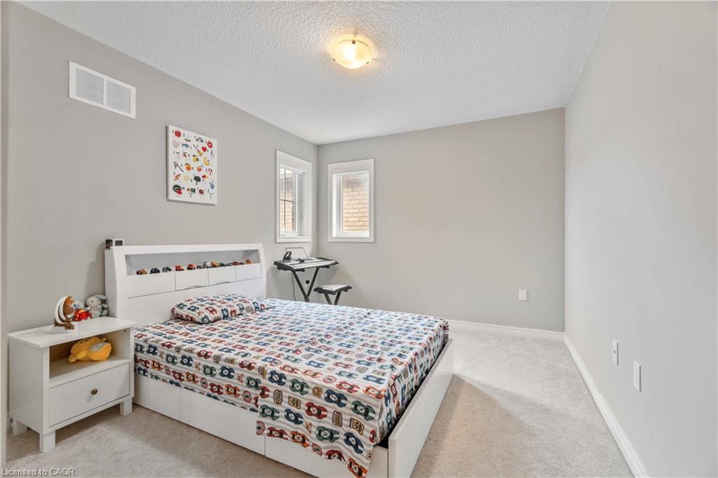 92 Bethune Avenue, Hamilton, ON - Indoor Photo Showing Bedroom