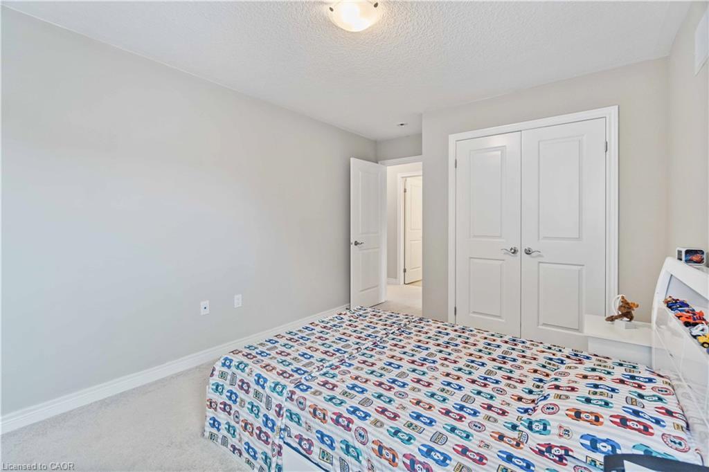 92 Bethune Avenue, Hamilton, ON - Indoor Photo Showing Bedroom