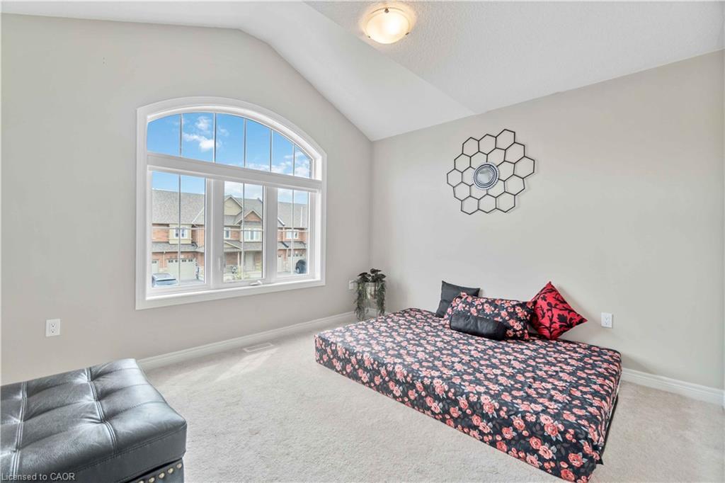 92 Bethune Avenue, Hamilton, ON - Indoor Photo Showing Bedroom