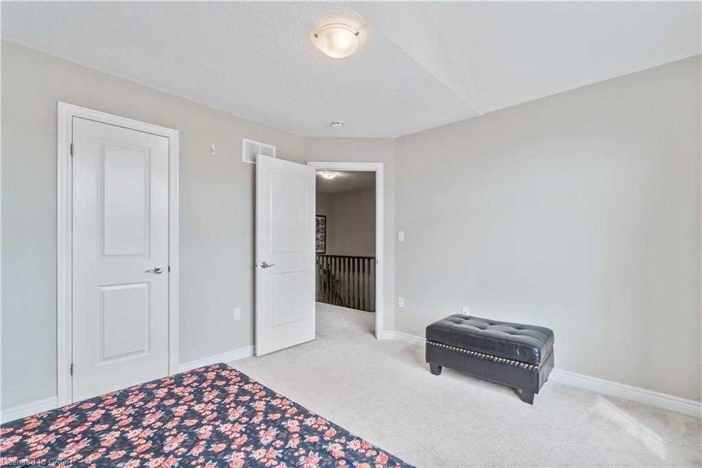 92 Bethune Avenue, Hamilton, ON - Indoor Photo Showing Bedroom