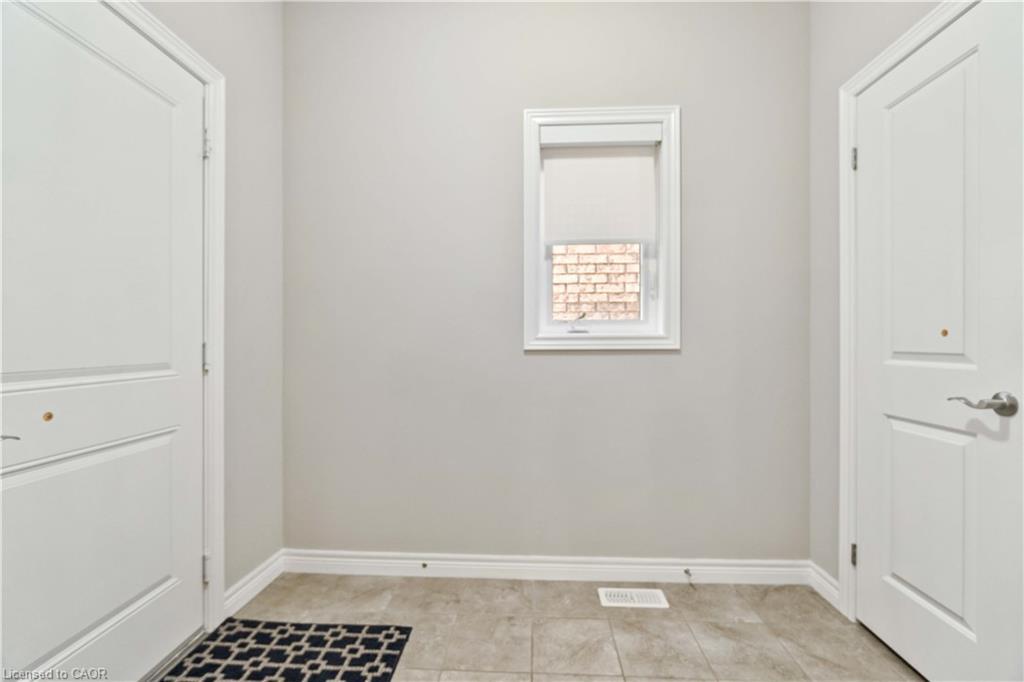 92 Bethune Avenue, Hamilton, ON - Indoor Photo Showing Other Room