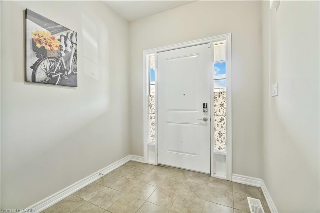 92 Bethune Avenue, Hamilton, ON - Indoor Photo Showing Other Room