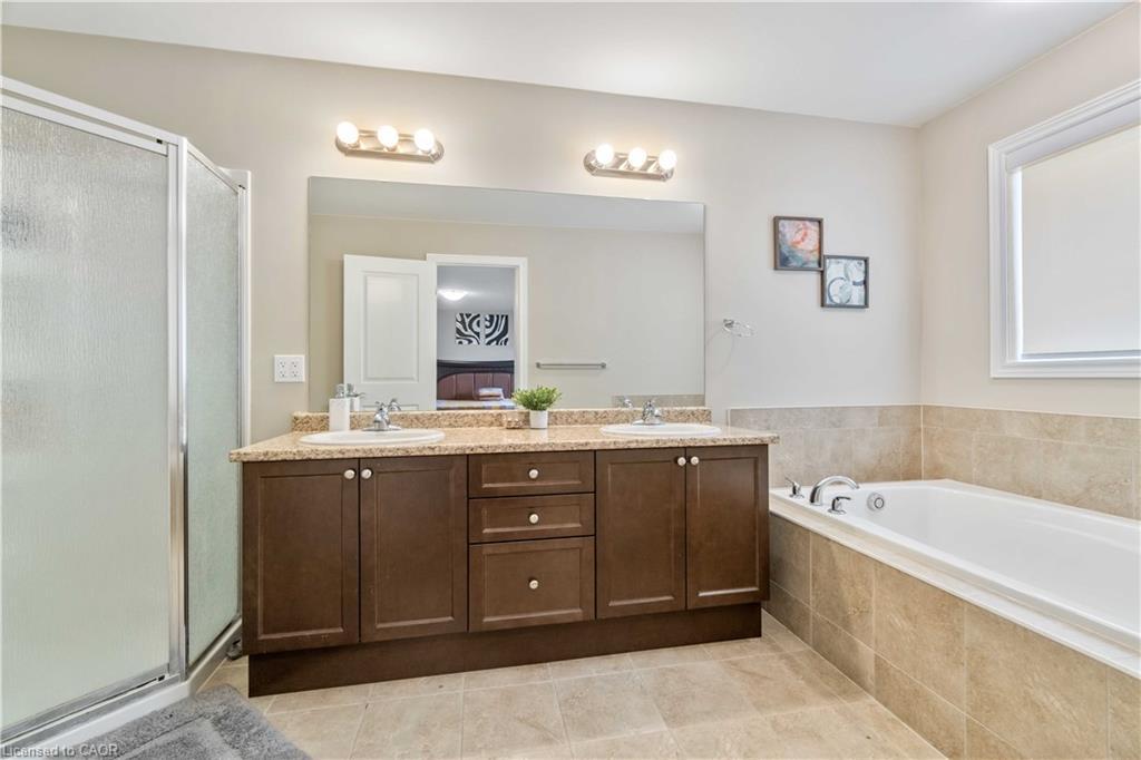 92 Bethune Avenue, Hamilton, ON - Indoor Photo Showing Bathroom