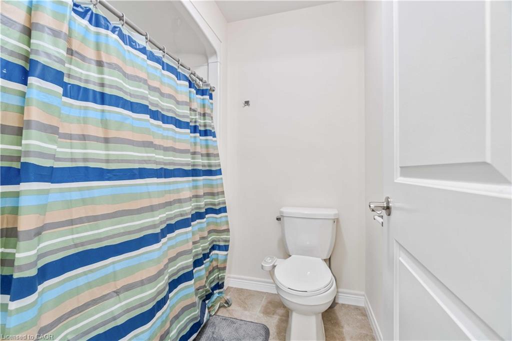 92 Bethune Avenue, Hamilton, ON - Indoor Photo Showing Bathroom