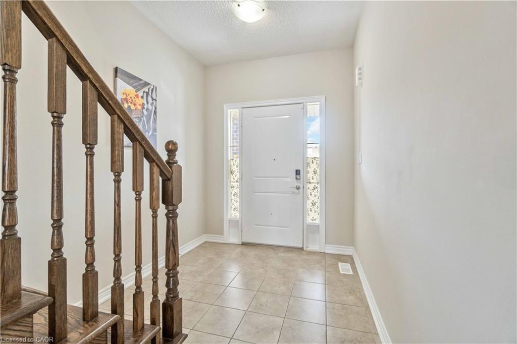 92 Bethune Avenue, Hamilton, ON - Indoor Photo Showing Other Room