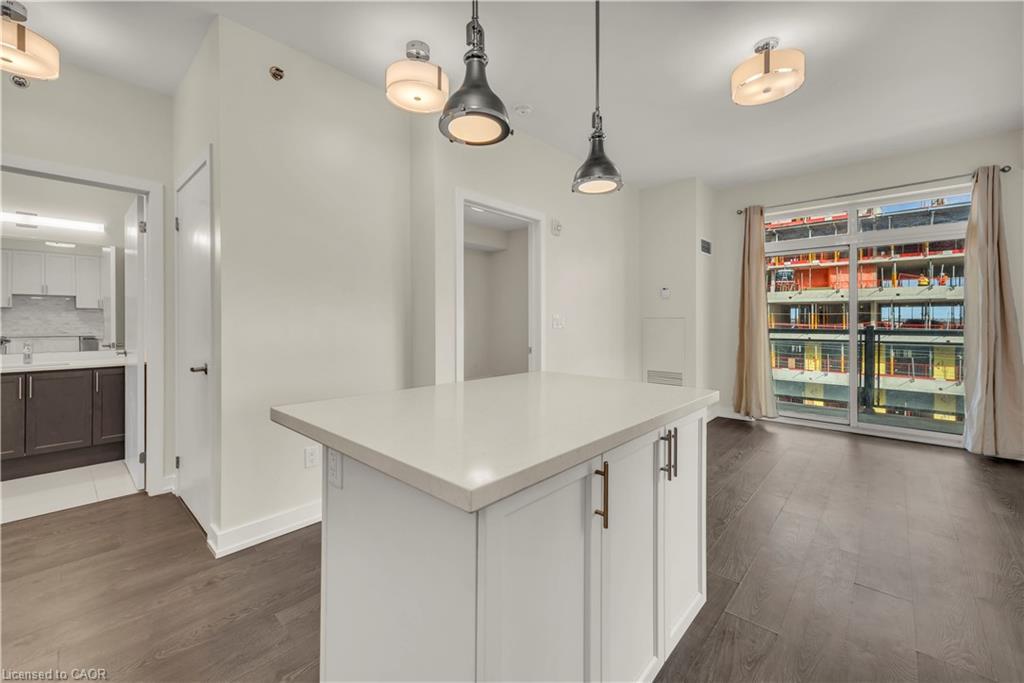 520-2486 Old Bronte Road, Oakville, ON - Indoor