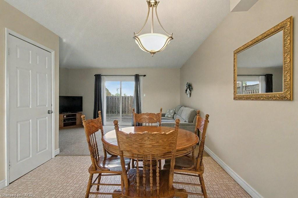 205-31 Greengate Road, Guelph, ON - Indoor Photo Showing Dining Room
