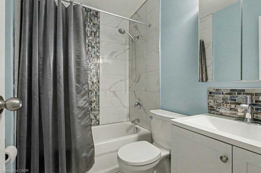 205-31 Greengate Road, Guelph, ON - Indoor Photo Showing Bathroom
