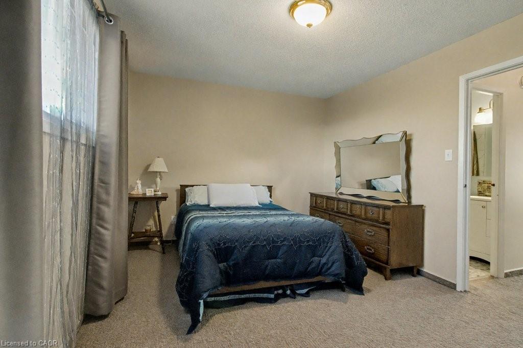 205-31 Greengate Road, Guelph, ON - Indoor Photo Showing Bedroom