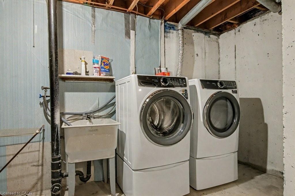 205-31 Greengate Road, Guelph, ON - Indoor Photo Showing Laundry Room