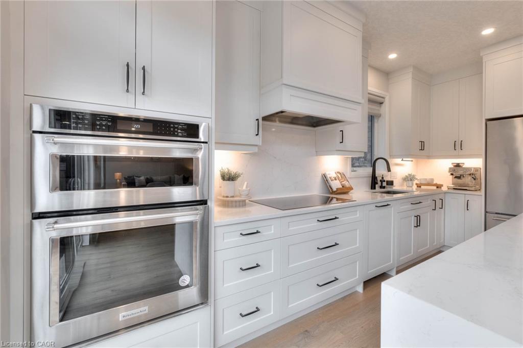 231 Forest Creek Drive, Kitchener, ON - Indoor Photo Showing Kitchen With Upgraded Kitchen