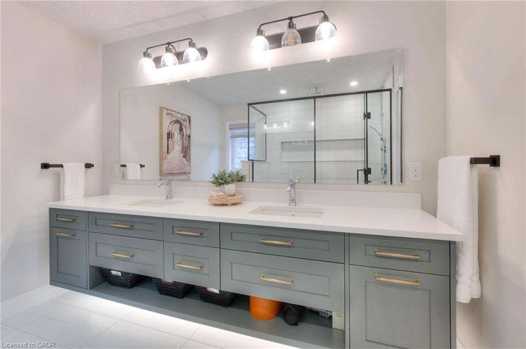 231 Forest Creek Drive, Kitchener, ON - Indoor Photo Showing Bathroom