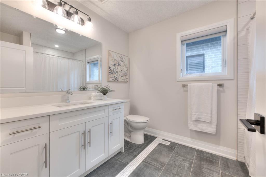 231 Forest Creek Drive, Kitchener, ON - Indoor Photo Showing Bathroom