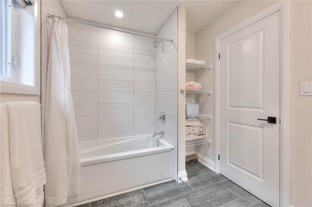 231 Forest Creek Drive, Kitchener, ON - Indoor Photo Showing Bathroom
