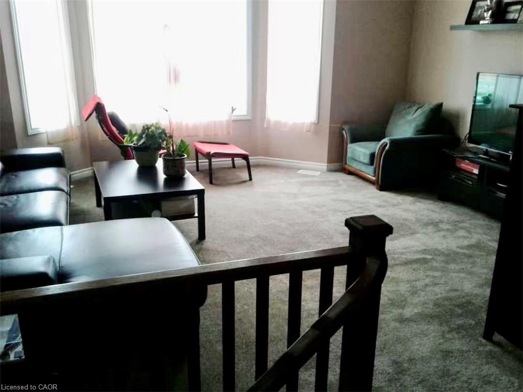 212 Westfield Place, Waterloo, ON - Indoor Photo Showing Living Room