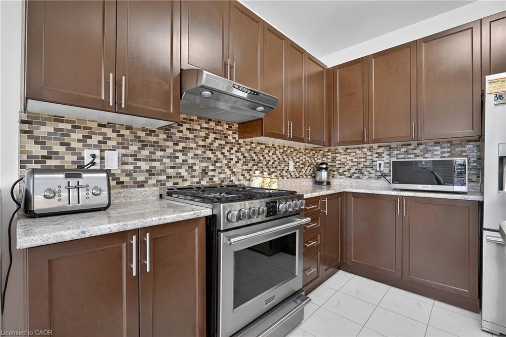 411 Linden Drive, Cambridge, ON - Indoor Photo Showing Kitchen With Stainless Steel Kitchen With Upgraded Kitchen