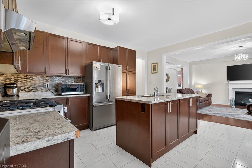 411 Linden Drive, Cambridge, ON - Indoor Photo Showing Kitchen With Stainless Steel Kitchen With Upgraded Kitchen