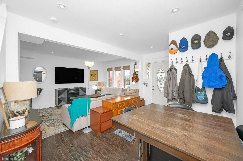 128 Crosthwaite Avenue N, Hamilton, ON - Indoor