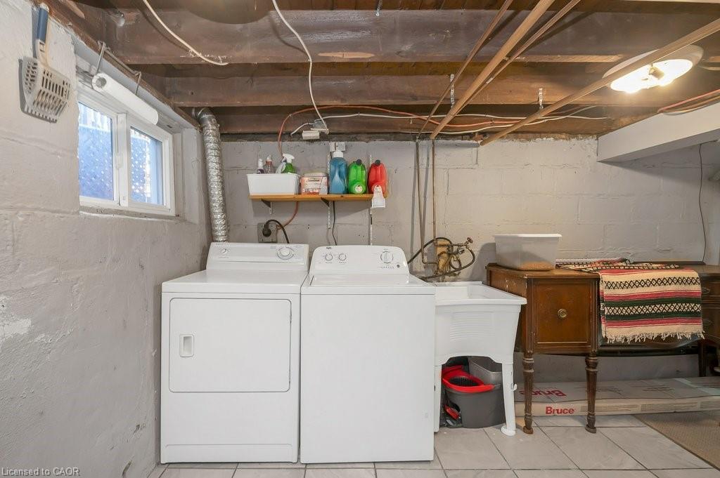 128 Crosthwaite Avenue N, Hamilton, ON - Indoor Photo Showing Laundry Room