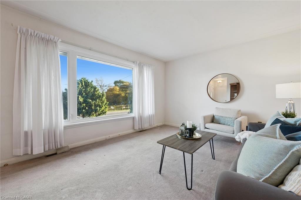 532 Victoria Street S, Kitchener, ON - Indoor Photo Showing Living Room