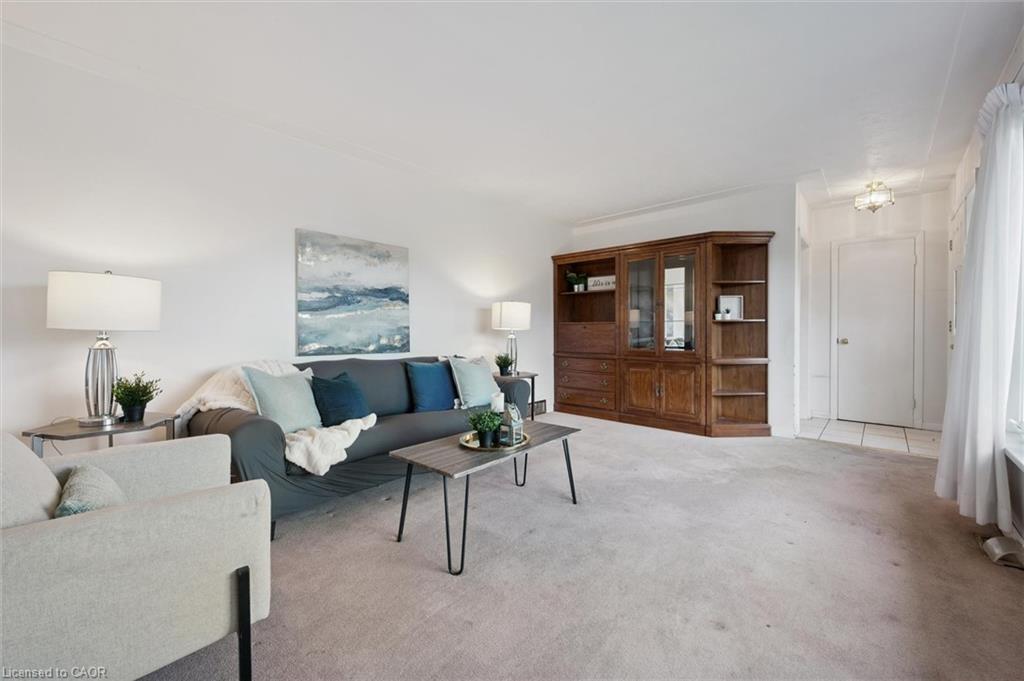 532 Victoria Street S, Kitchener, ON - Indoor Photo Showing Living Room