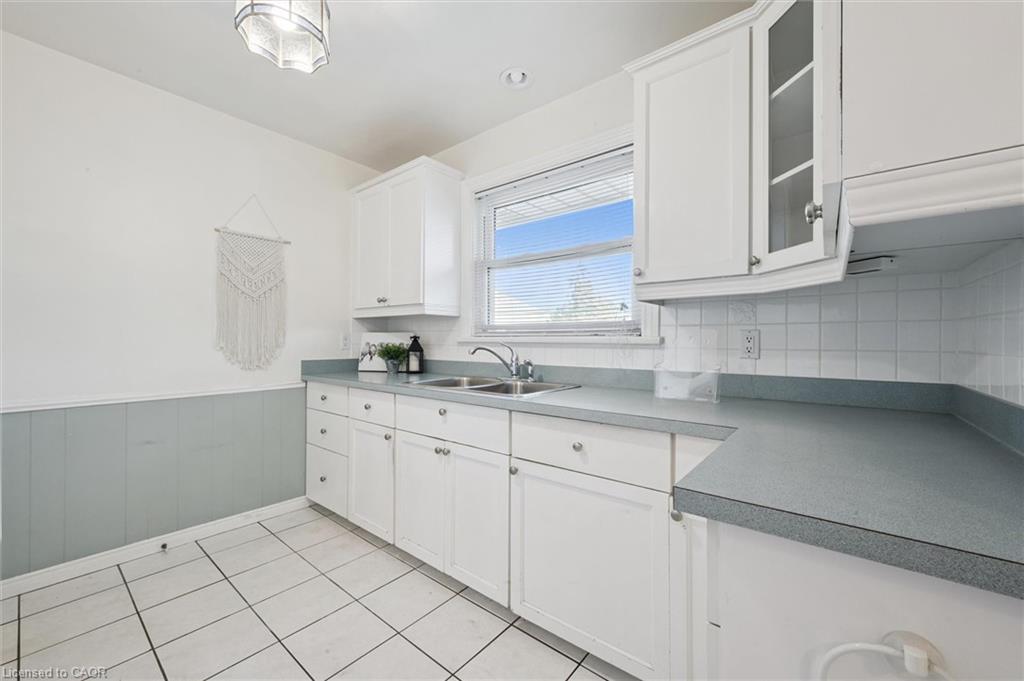 532 Victoria Street S, Kitchener, ON - Indoor Photo Showing Kitchen With Double Sink