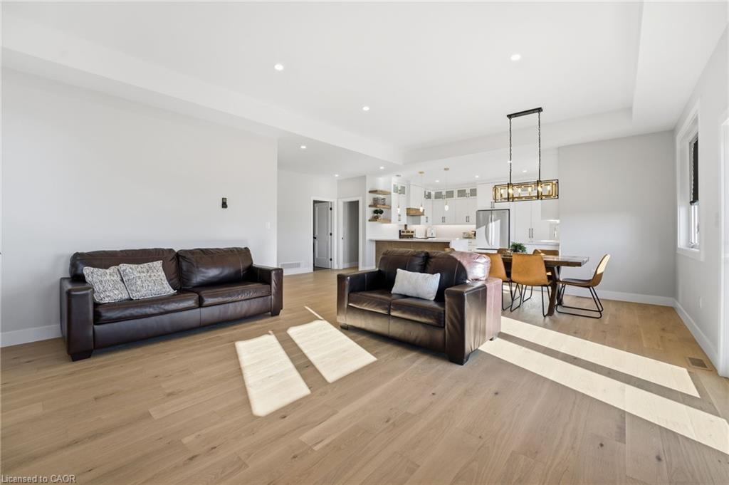 48 Rebecca Drive, Aylmer, ON - Indoor Photo Showing Living Room