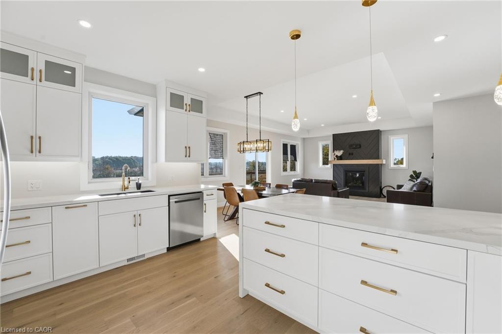 48 Rebecca Drive, Aylmer, ON - Indoor Photo Showing Kitchen With Upgraded Kitchen