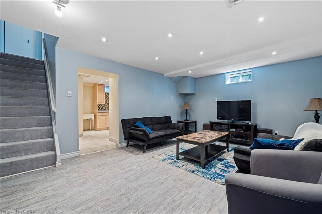 8 Gerrick Court, Hamilton, ON - Indoor