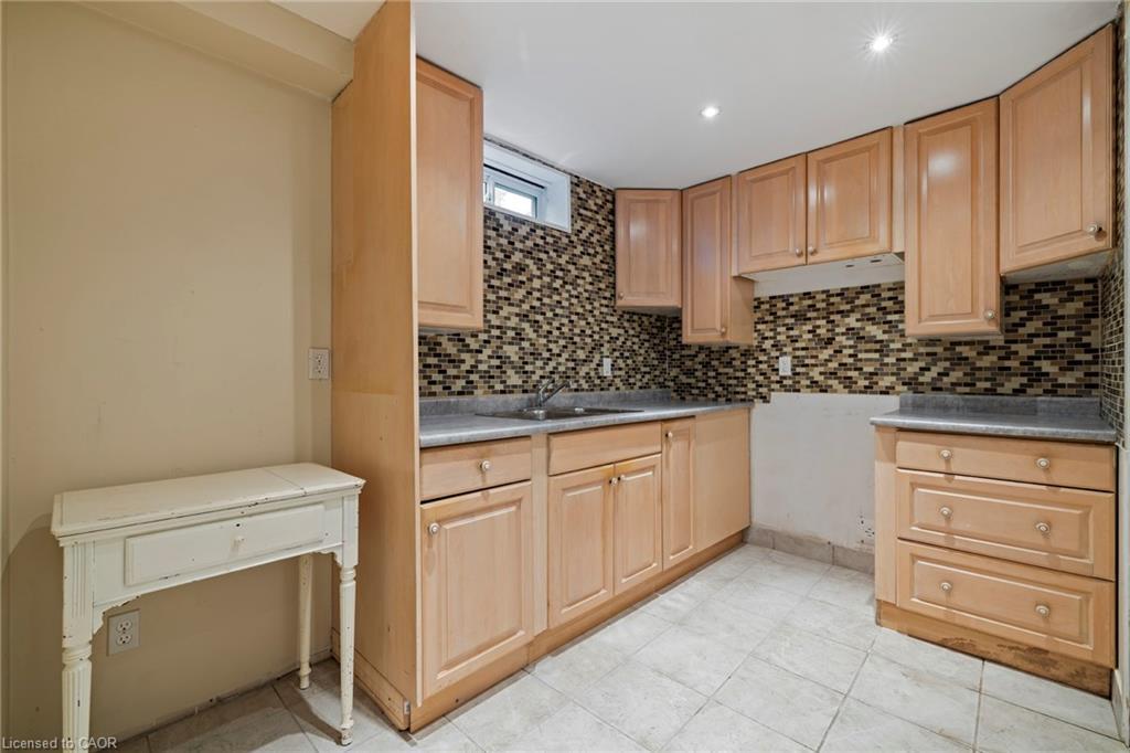 8 Gerrick Court, Hamilton, ON - Indoor Photo Showing Kitchen
