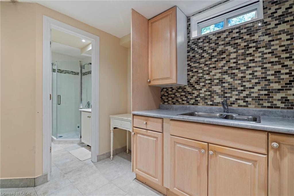 8 Gerrick Court, Hamilton, ON - Indoor Photo Showing Kitchen With Double Sink