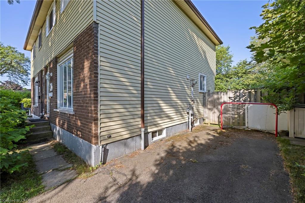 8 Gerrick Court, Hamilton, ON - Outdoor