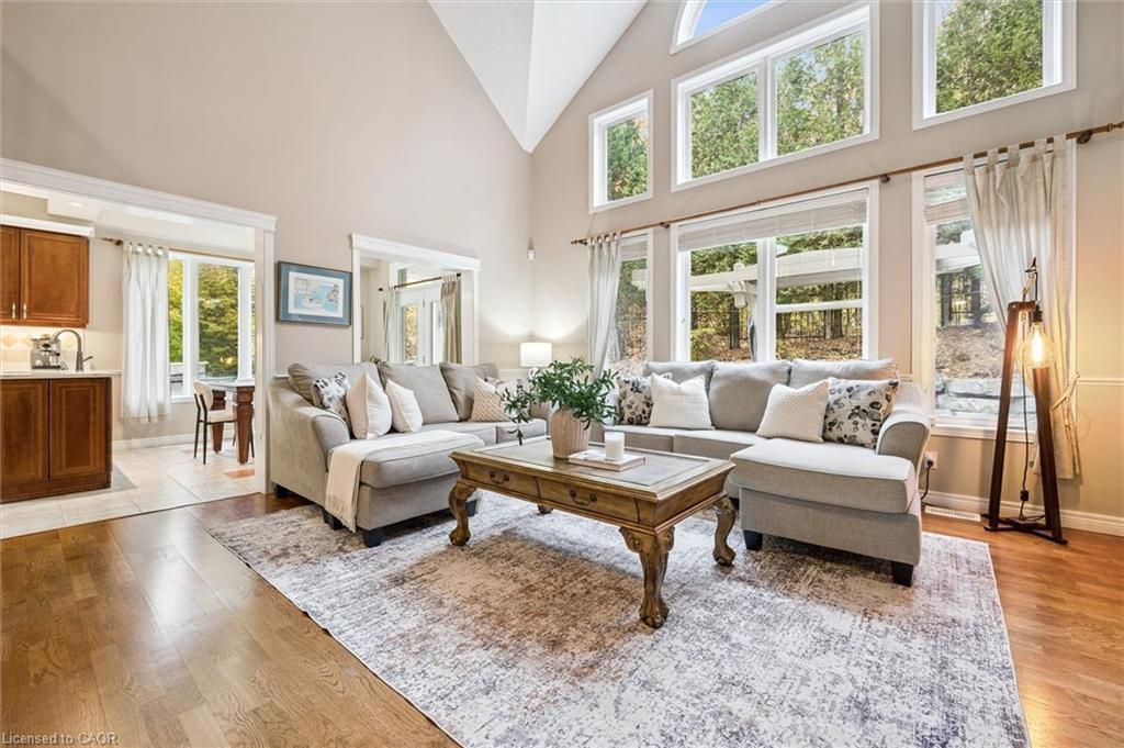 317 Winterburg Court, Waterloo, ON - Indoor Photo Showing Living Room