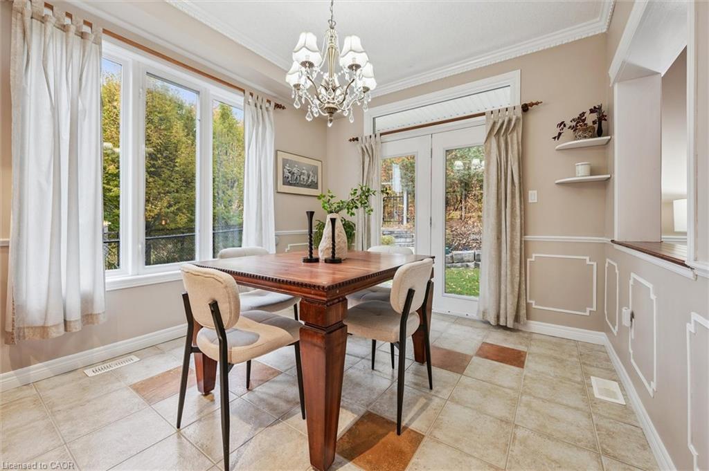 317 Winterburg Court, Waterloo, ON - Indoor Photo Showing Dining Room
