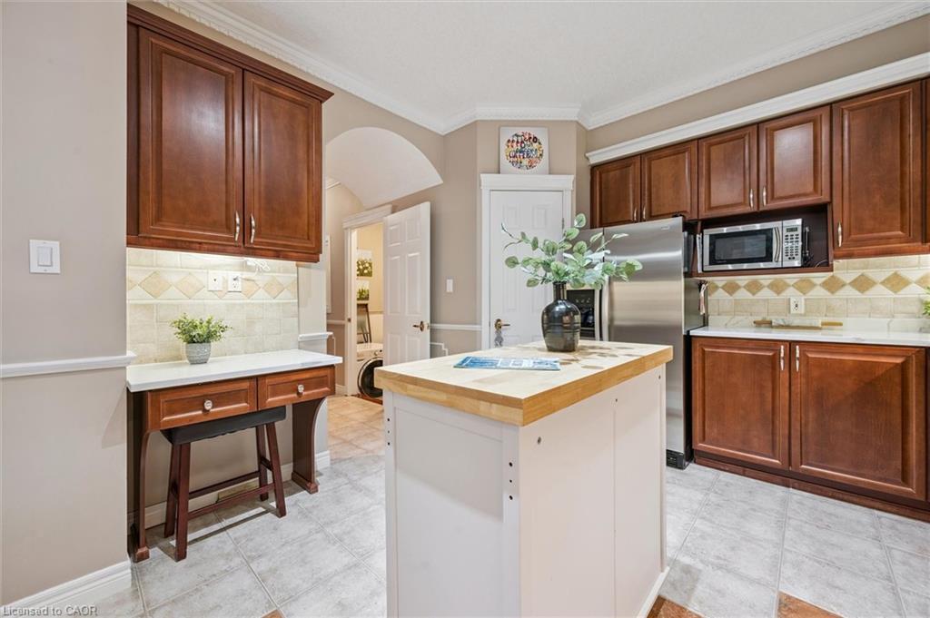 317 Winterburg Court, Waterloo, ON - Indoor Photo Showing Kitchen