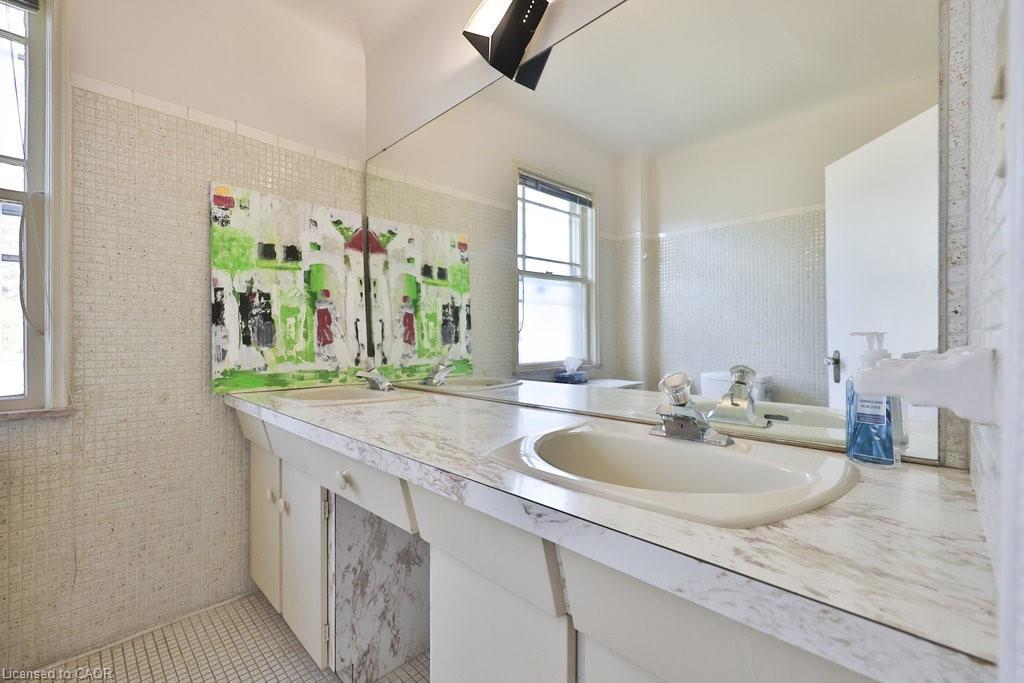 160 King Street E, Mississauga, ON - Indoor Photo Showing Bathroom