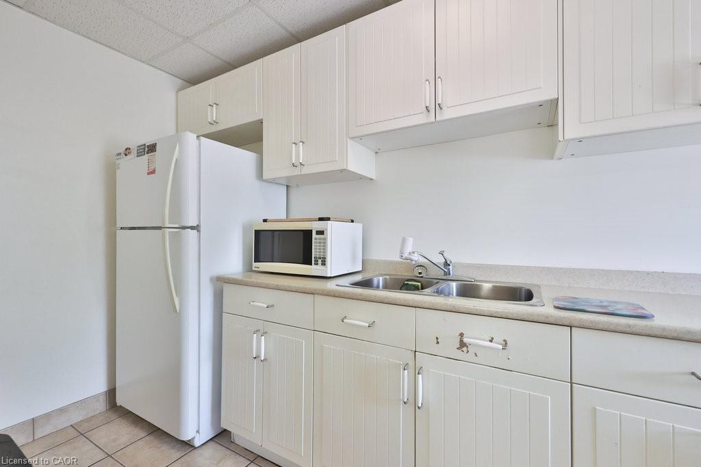 160 King Street E, Mississauga, ON - Indoor Photo Showing Kitchen With Double Sink