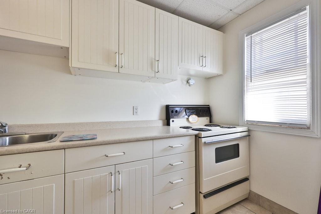 160 King Street E, Mississauga, ON - Indoor Photo Showing Kitchen
