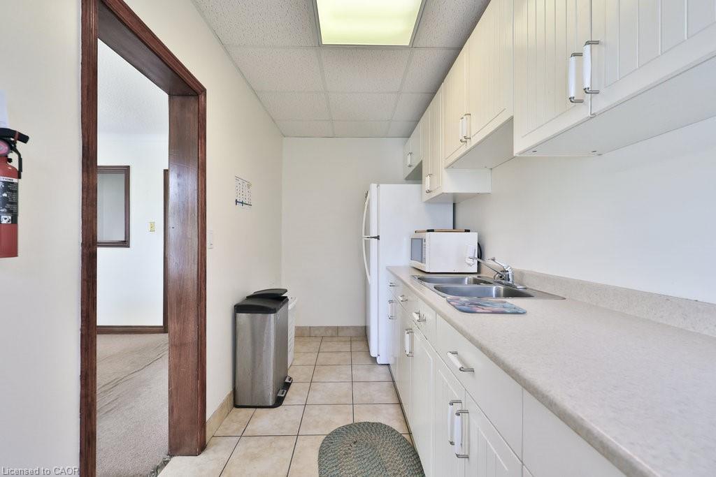 160 King Street E, Mississauga, ON - Indoor Photo Showing Kitchen With Double Sink