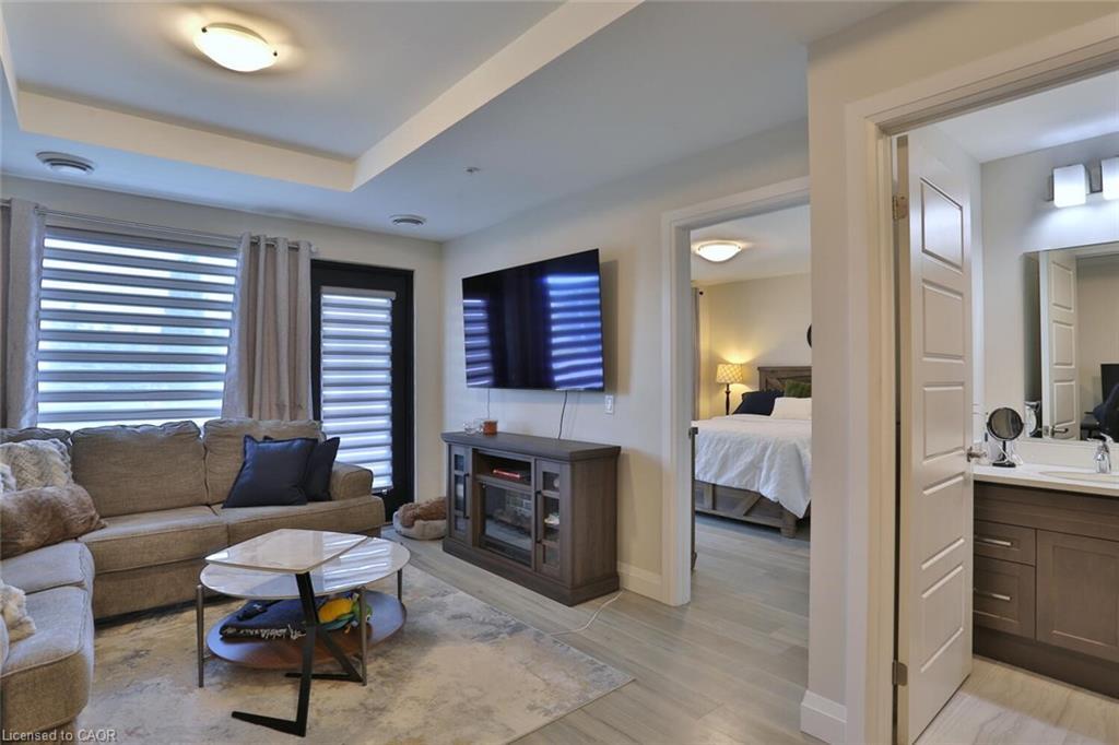 118-5 Wake Robin Drive, Kitchener, ON - Indoor Photo Showing Living Room