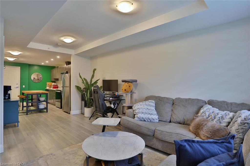 118-5 Wake Robin Drive, Kitchener, ON - Indoor Photo Showing Living Room