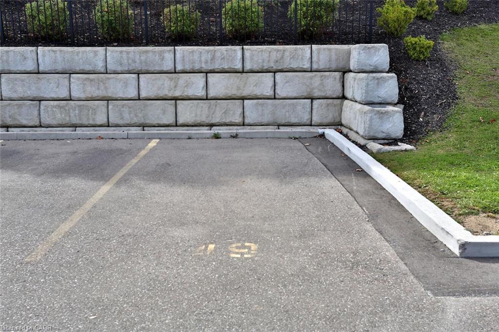 118-5 Wake Robin Drive, Kitchener, ON - Outdoor