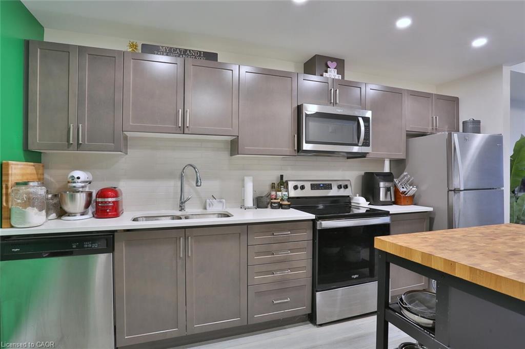 118-5 Wake Robin Drive, Kitchener, ON - Indoor Photo Showing Kitchen With Stainless Steel Kitchen With Double Sink