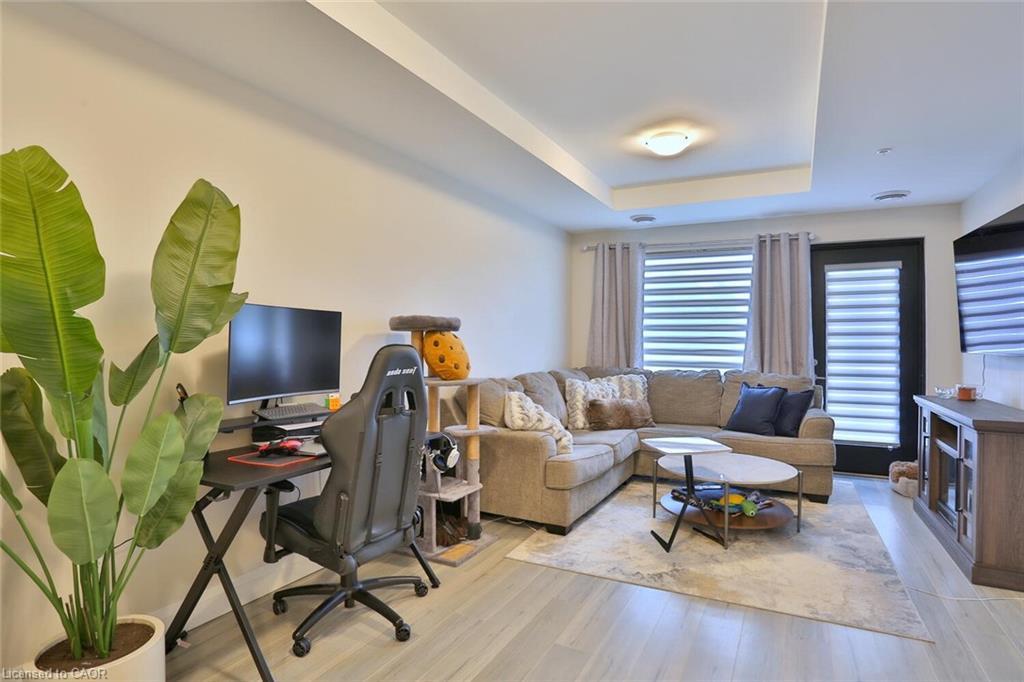118-5 Wake Robin Drive, Kitchener, ON - Indoor Photo Showing Living Room