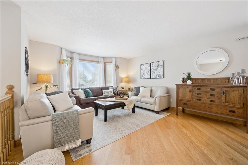 4130 Weimar Line, Wellesley, ON - Indoor Photo Showing Living Room