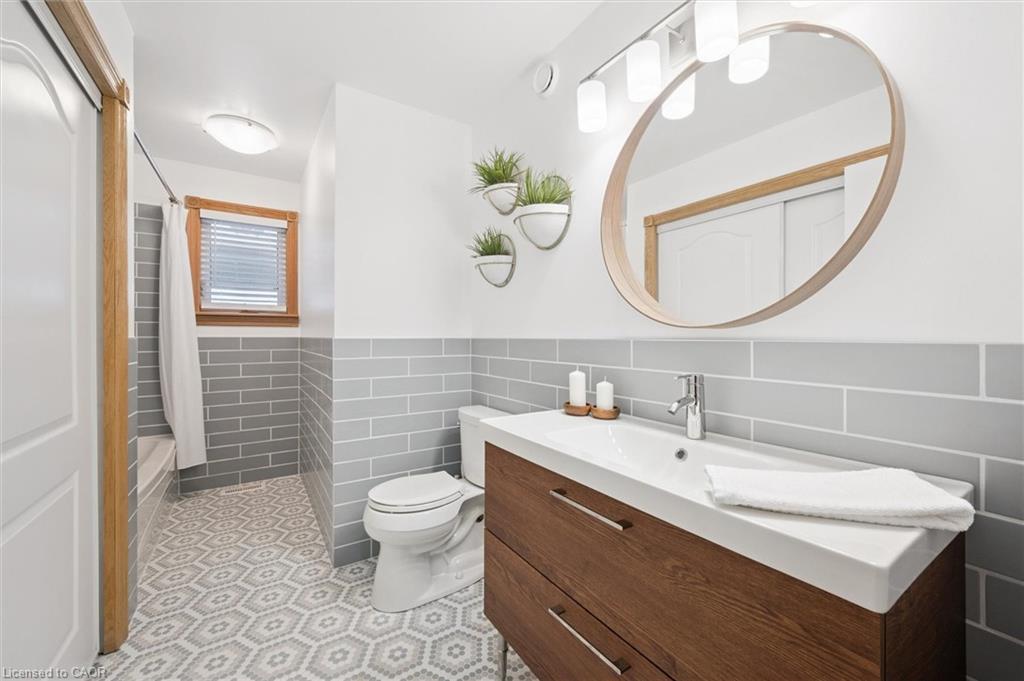 4130 Weimar Line, Wellesley, ON - Indoor Photo Showing Bathroom