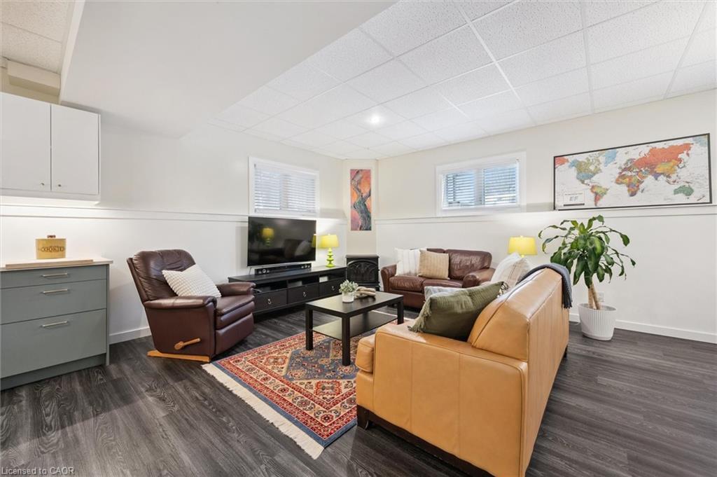 4130 Weimar Line, Wellesley, ON - Indoor Photo Showing Living Room
