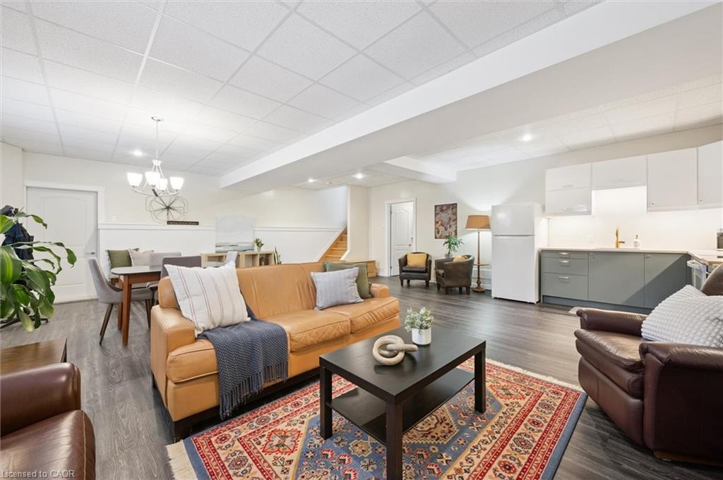 4130 Weimar Line, Wellesley, ON - Indoor Photo Showing Living Room