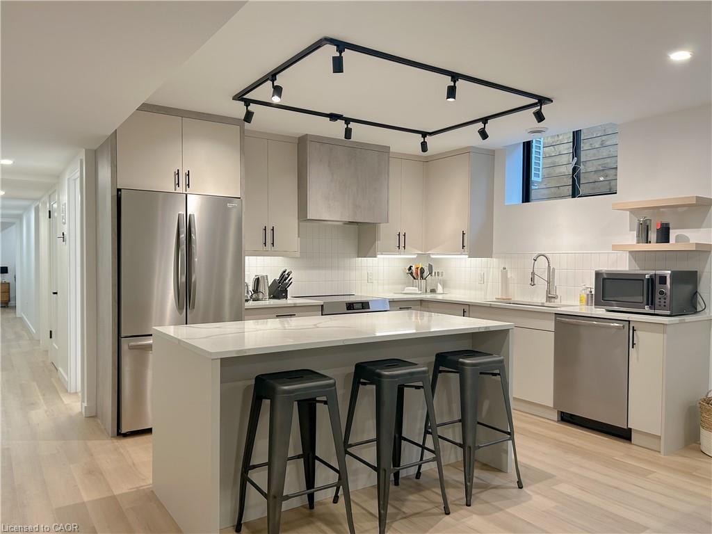 77 Melbourne Street, Hamilton, ON - Indoor Photo Showing Kitchen With Upgraded Kitchen