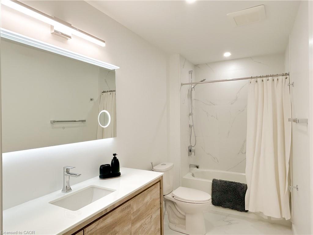 77 Melbourne Street, Hamilton, ON - Indoor Photo Showing Bathroom